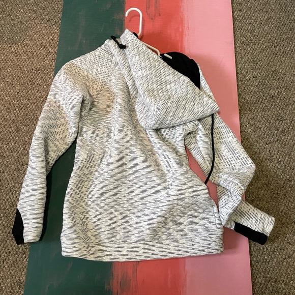 Thick sweatshirt w/ zip & kangaroo pockets, lined hood & thumbholes Size Small - Picture 7 of 8